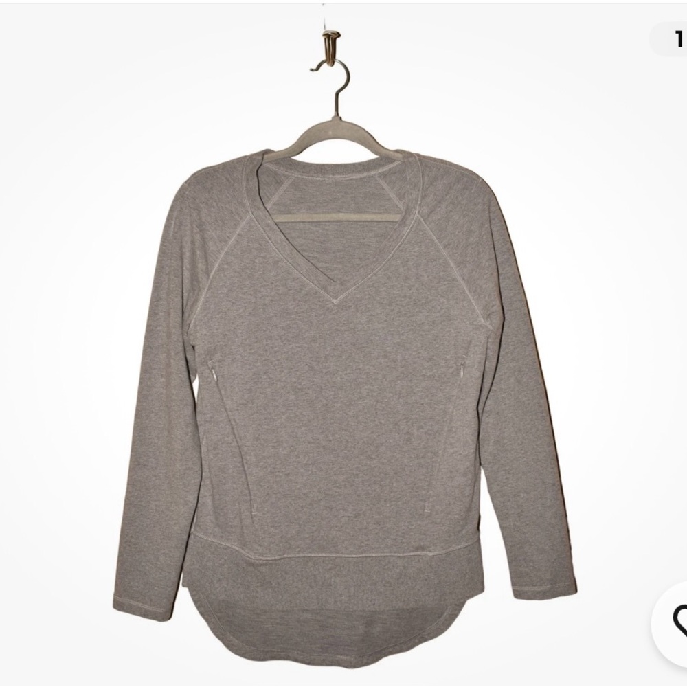 Fitted Gray Sweatshirt with Long Sleeves